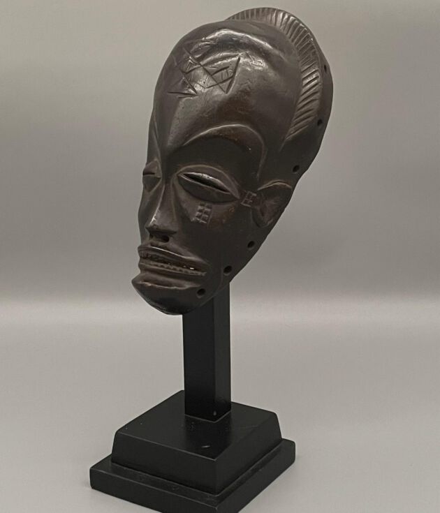 Masque tchokwé d'art africain de l'Angola